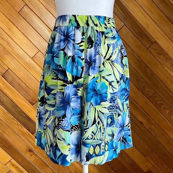 Vintage 80s/90s Tropical Floral High Waisted Rayon Shorts - Picture 3 of 6